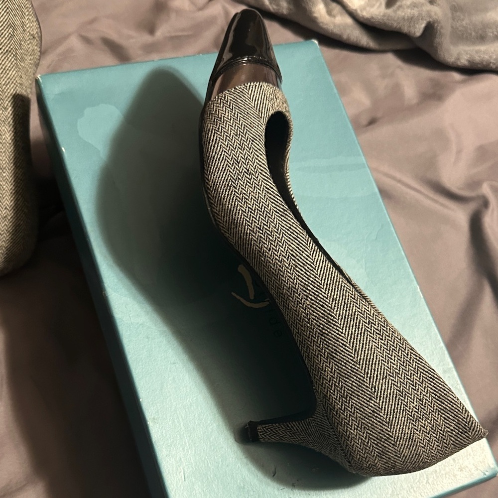 Life Stride Herringbone Pointed Toe Flats in Gray and Black - Picture 4 of 7